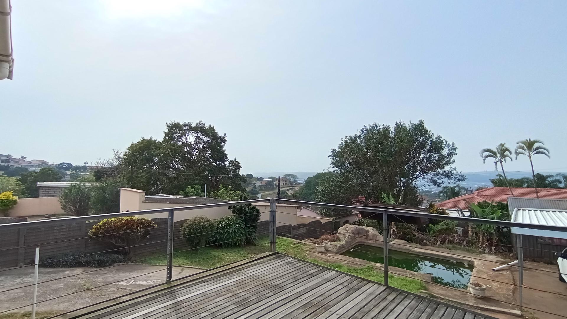 Balcony - 15 square meters of property in Montclair (Dbn)