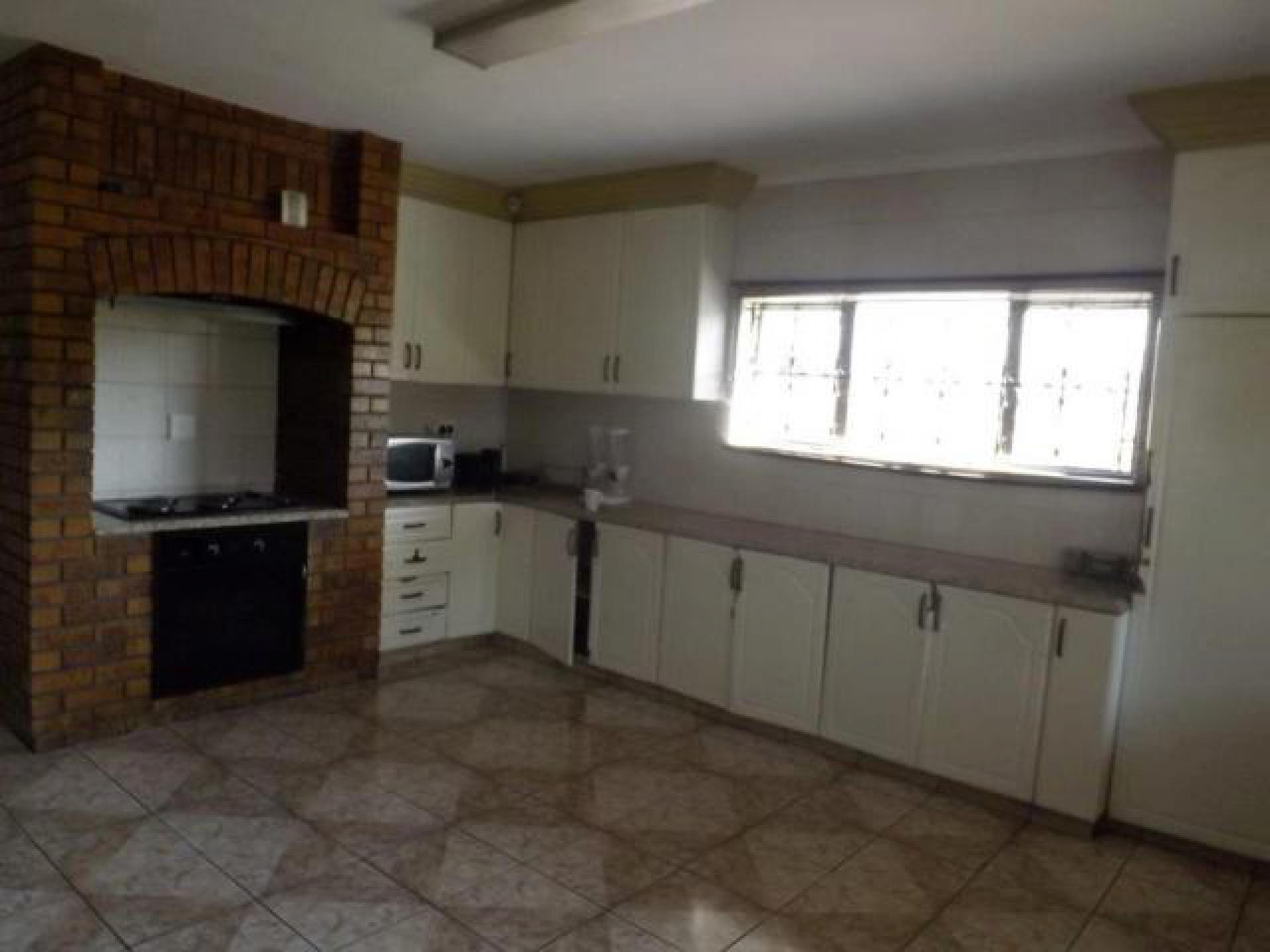 Kitchen of property in Bonela