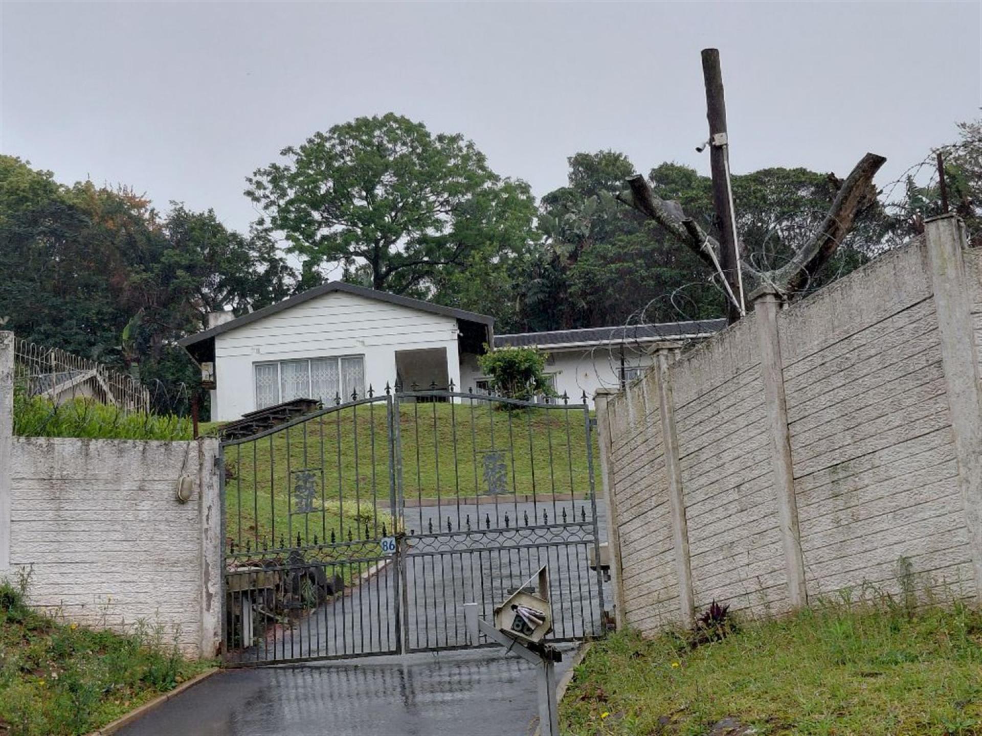 Front View of property in Chiltern Hills