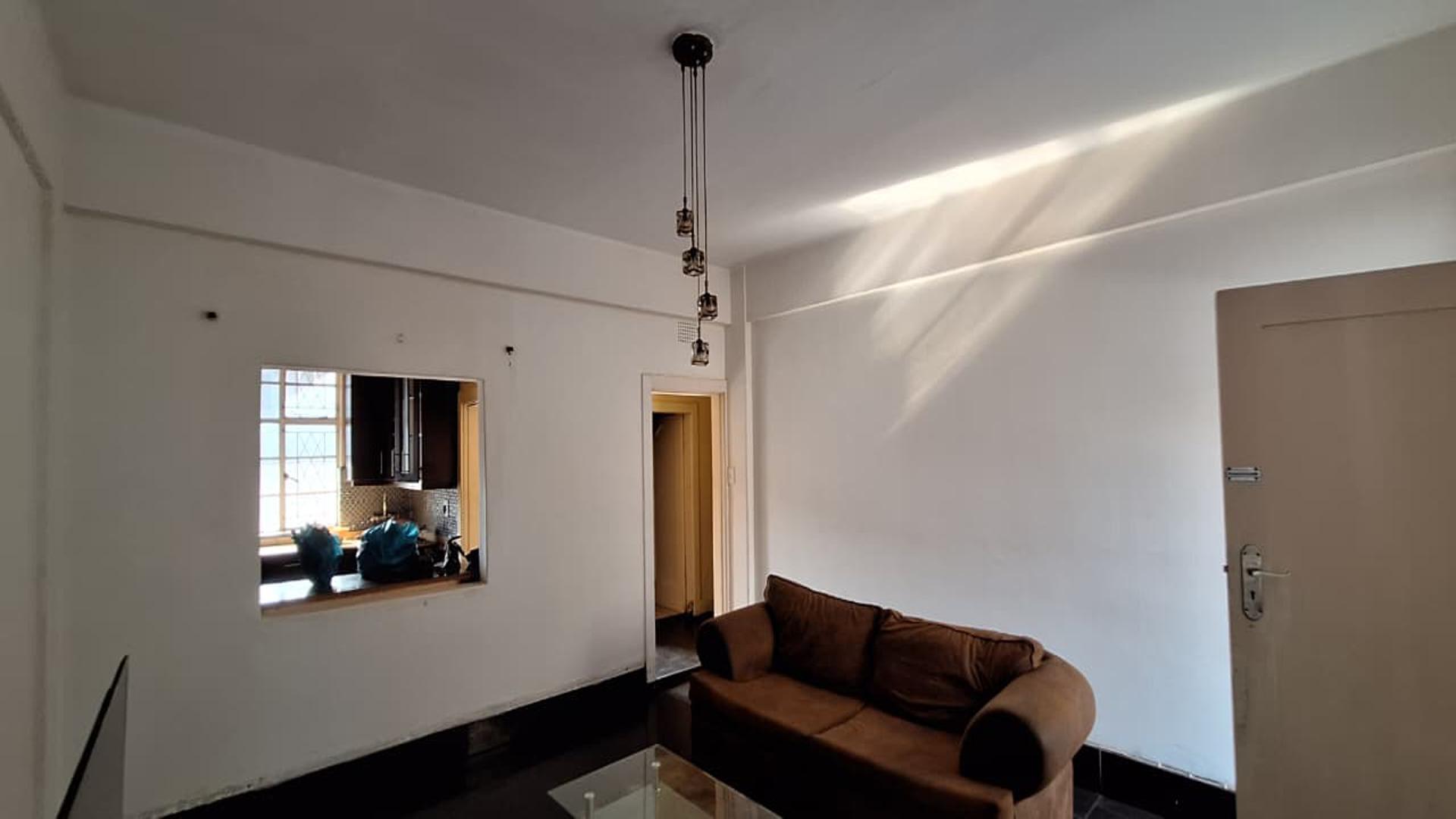 Lounges - 22 square meters of property in Benoni