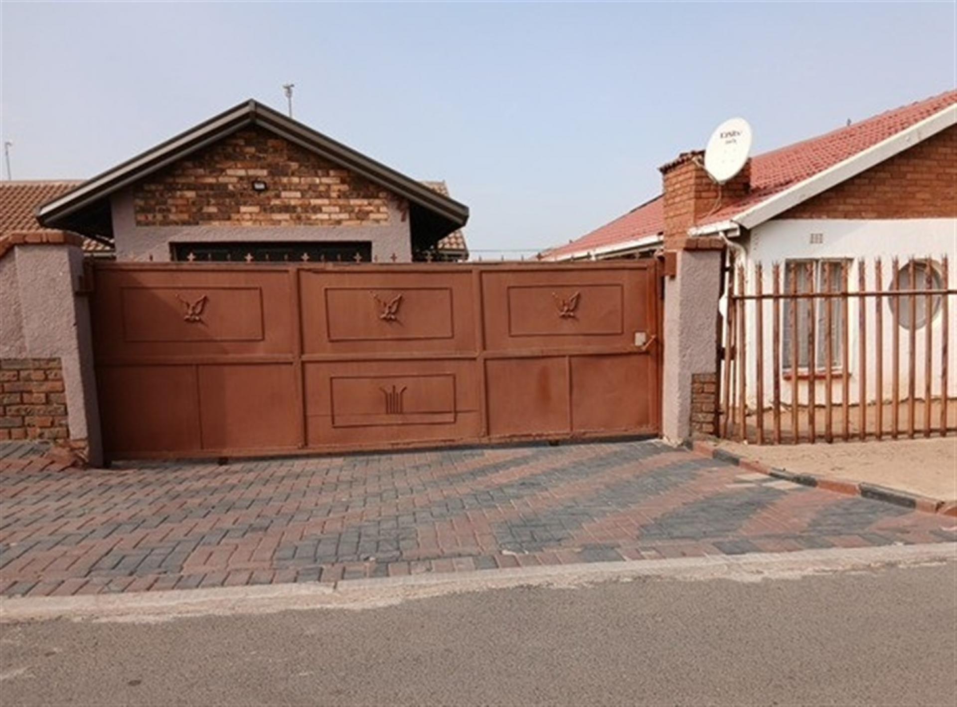 Front View of property in Tembisa