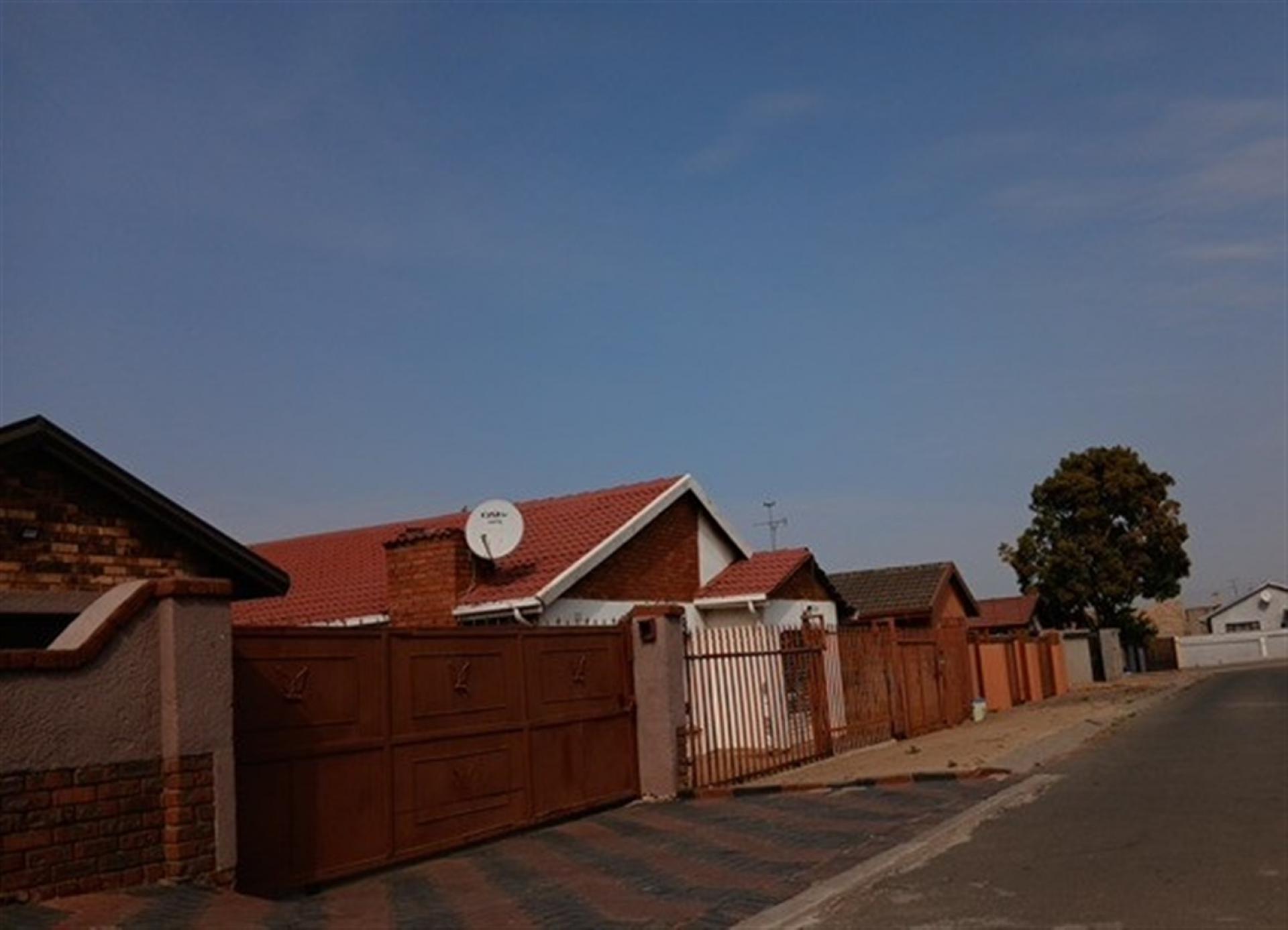 Front View of property in Tembisa