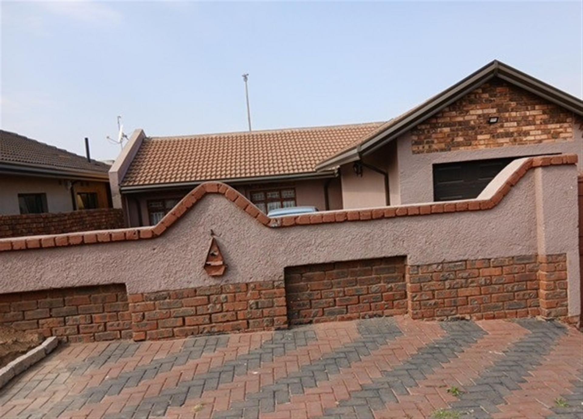 Front View of property in Tembisa