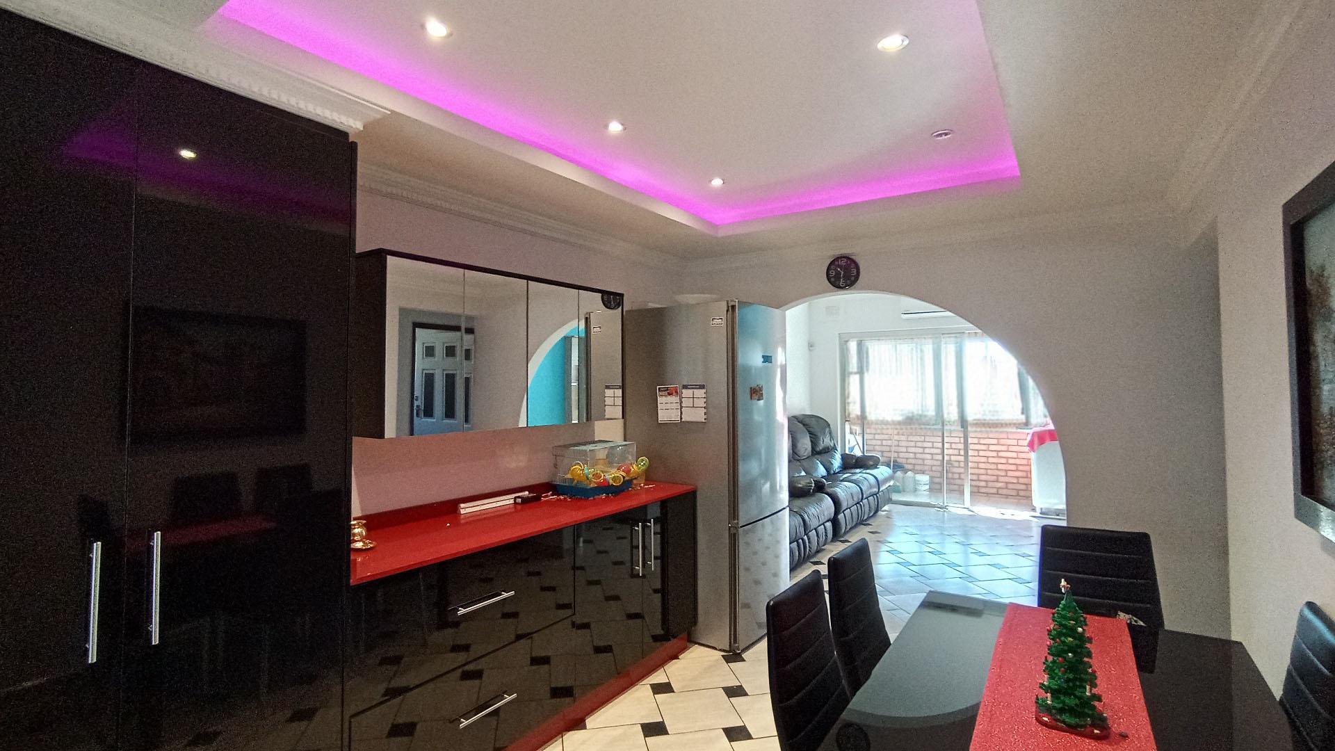 Dining Room - 12 square meters of property in Palmiet