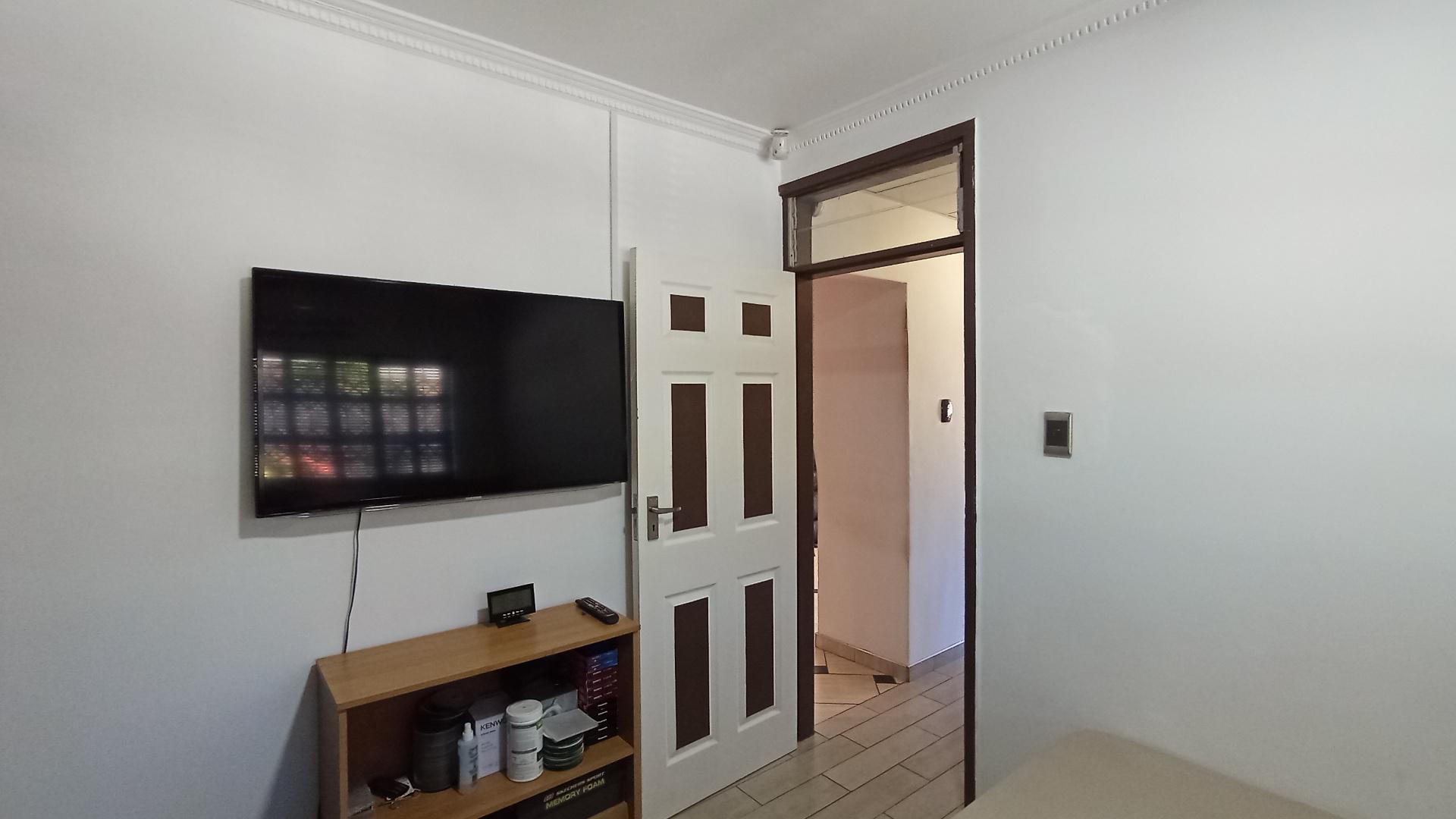 Bed Room 1 - 9 square meters of property in Palmiet