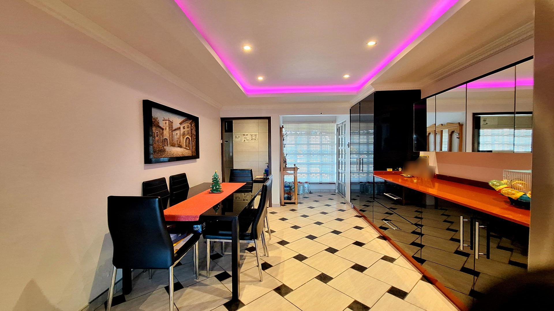 Dining Room - 12 square meters of property in Palmiet