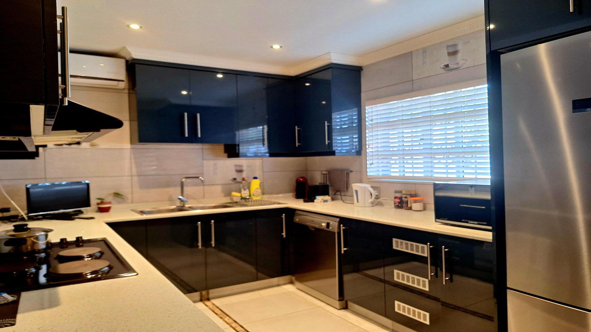 Kitchen - 11 square meters of property in Palmiet