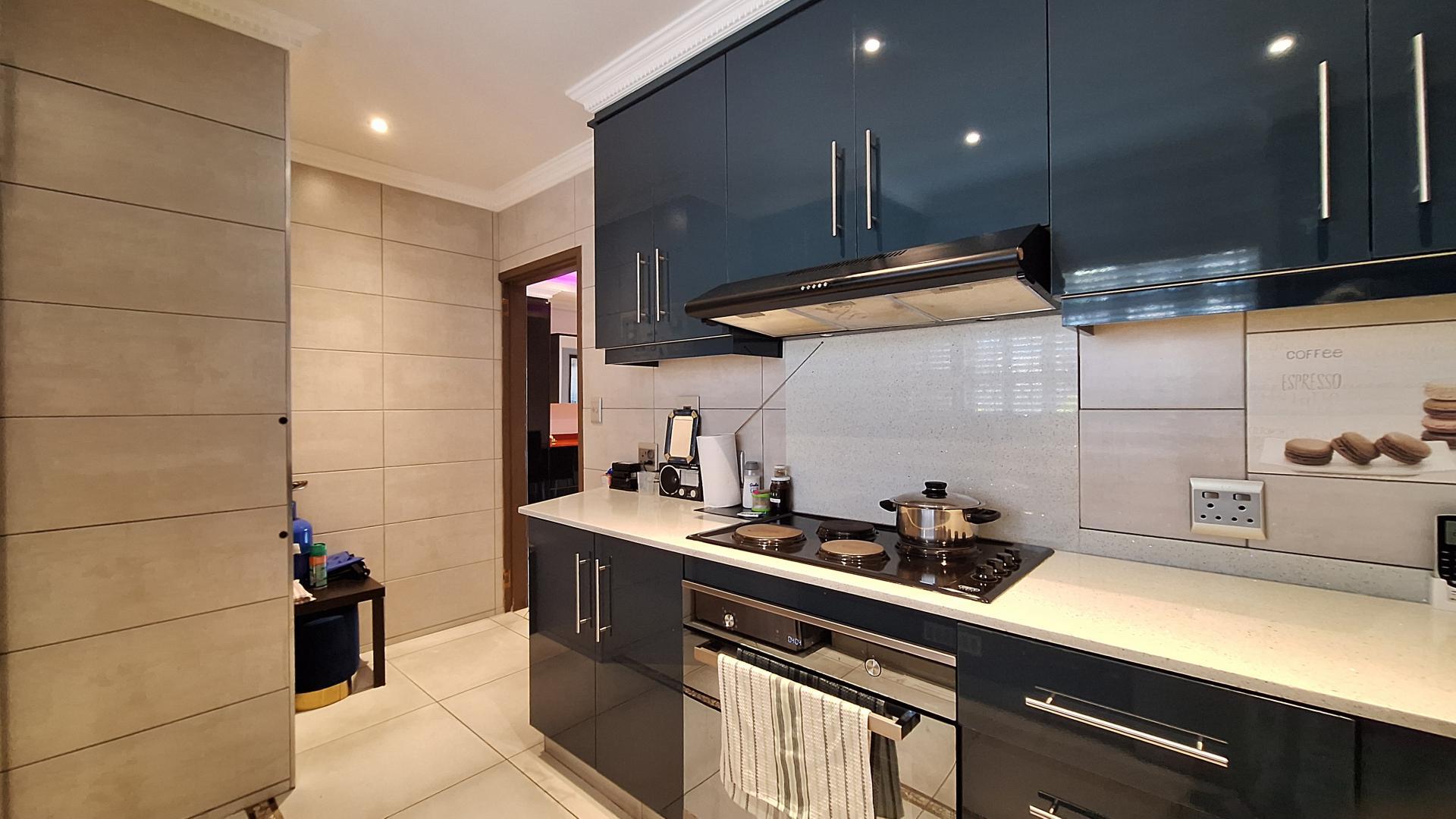 Kitchen - 11 square meters of property in Palmiet