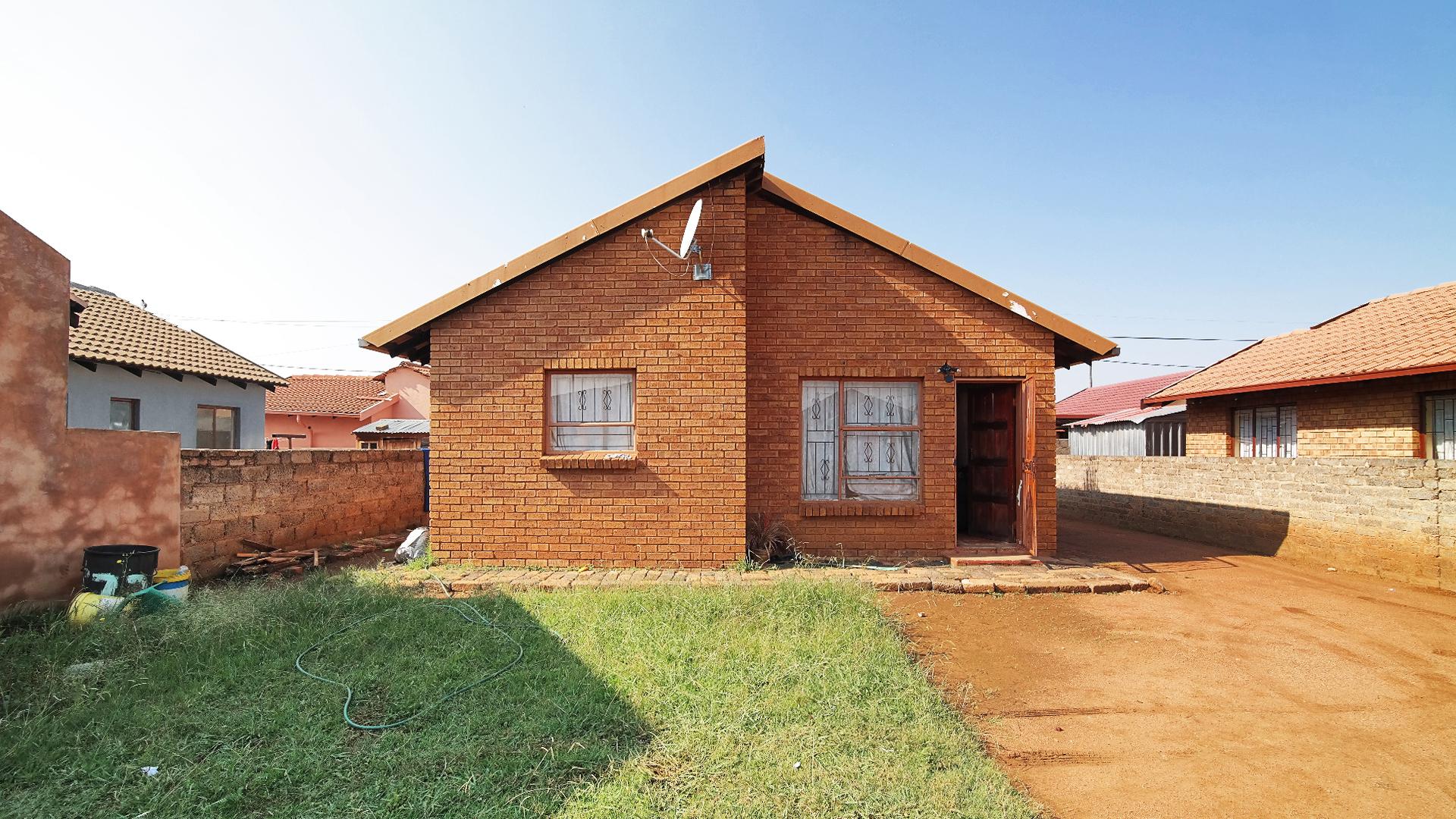 Front View of property in Soshanguve