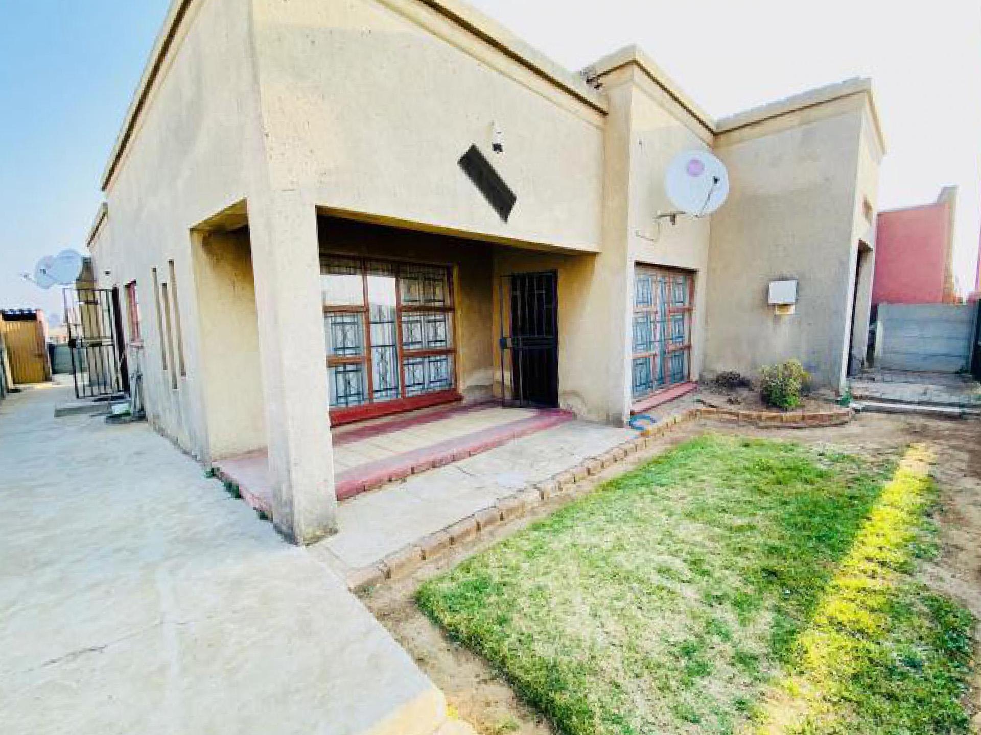 Front View of property in Vergenoeg