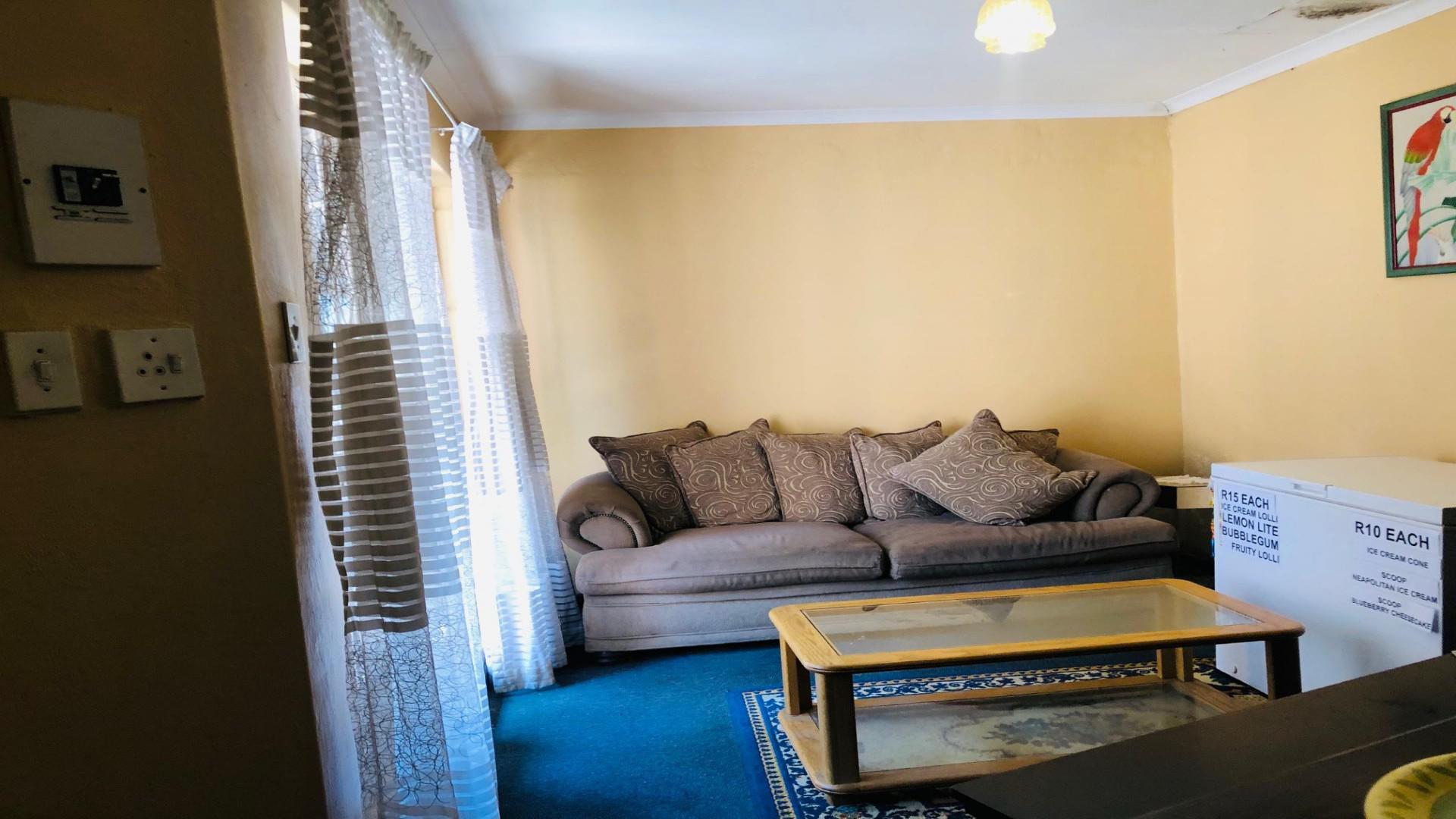 Lounges of property in Delville