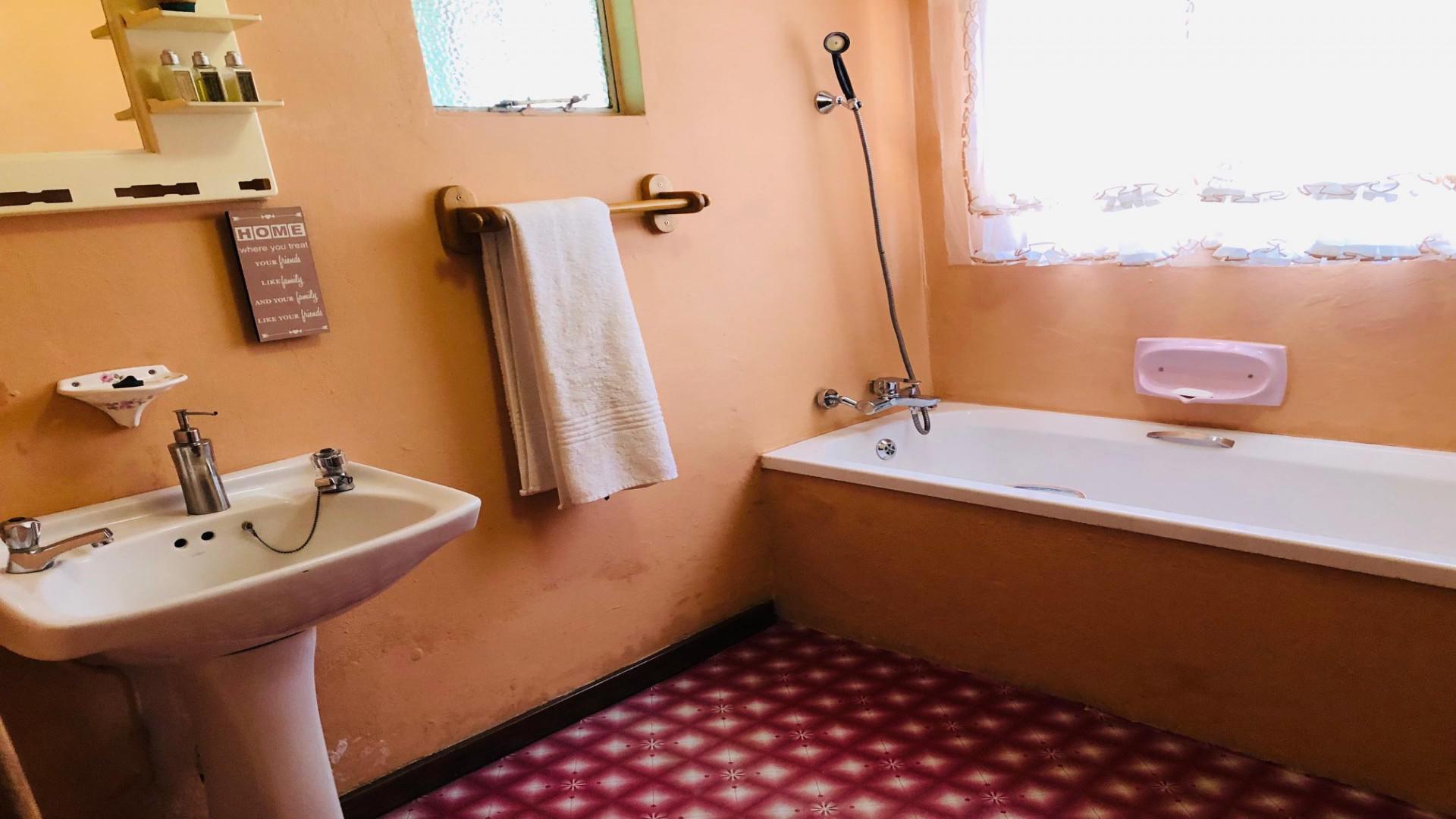 Bathroom 1 of property in Delville