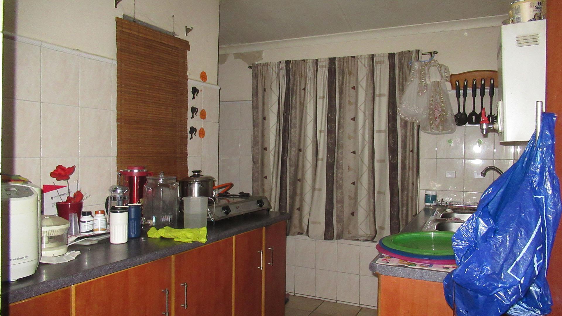 Kitchen - 21 square meters of property in Delville