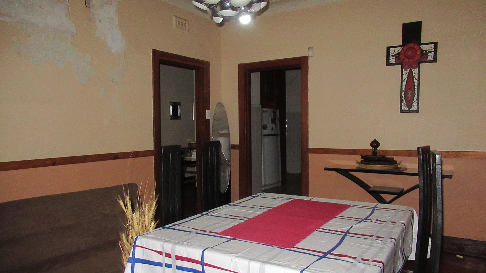 Dining Room - 21 square meters of property in Delville