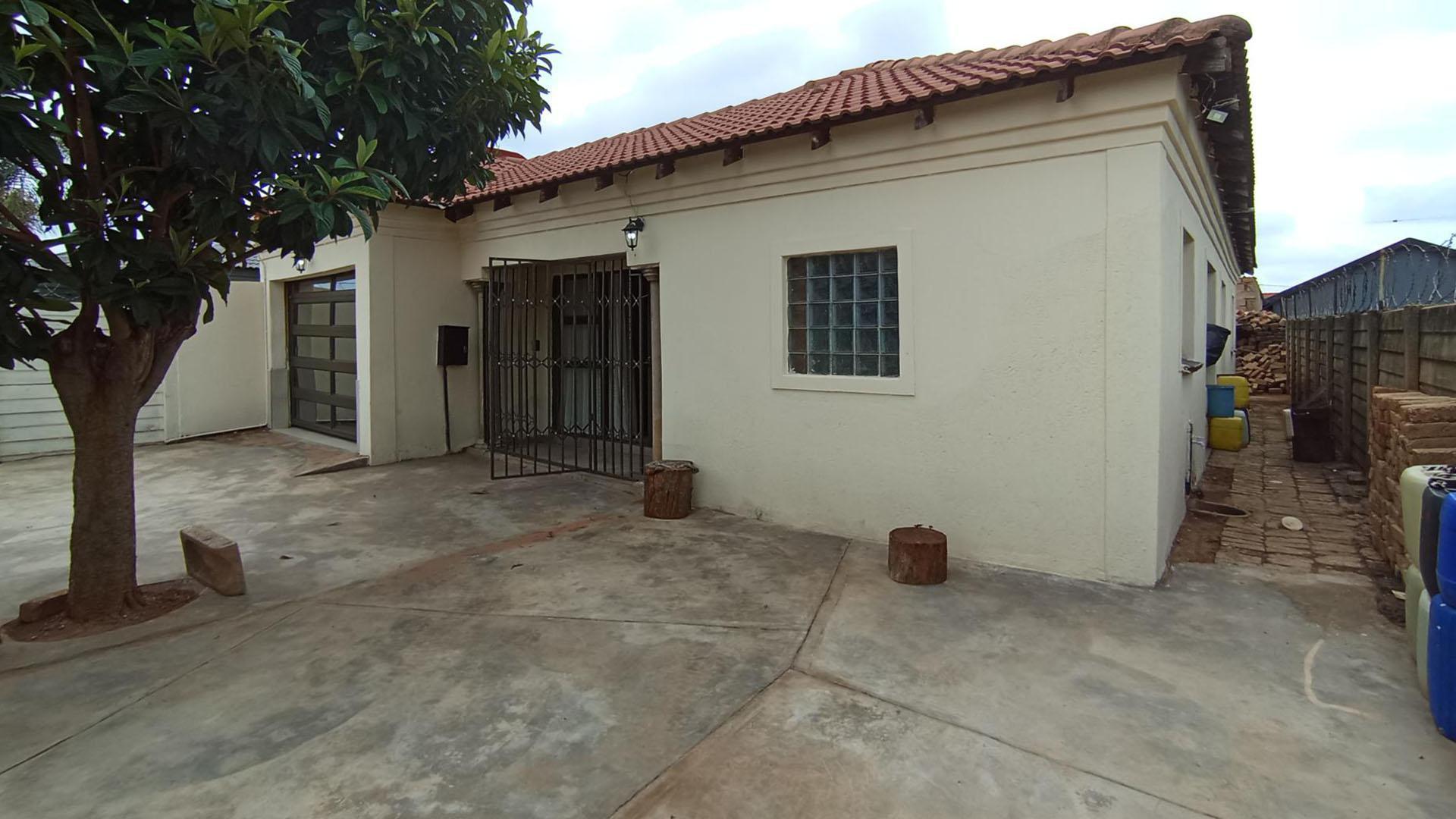 Front View of property in Soshanguve East