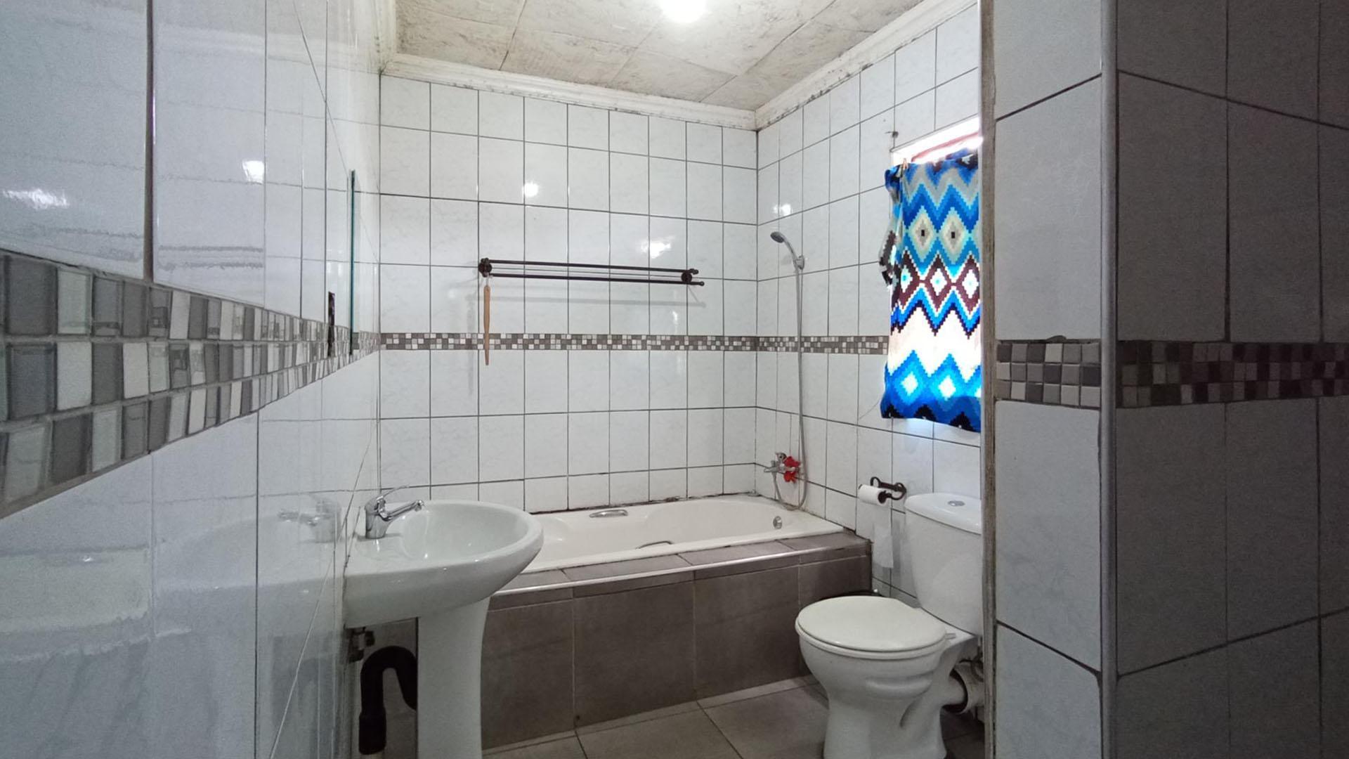 Main Bathroom - 9 square meters of property in Soshanguve East