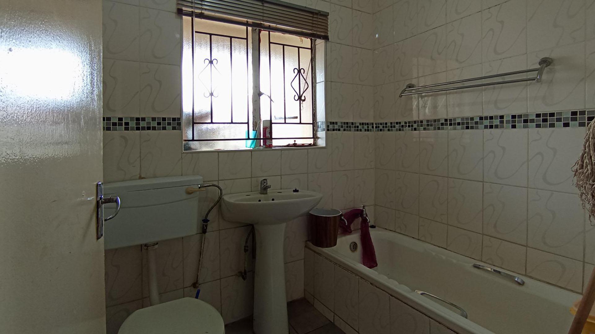 Main Bathroom - 9 square meters of property in Soshanguve East