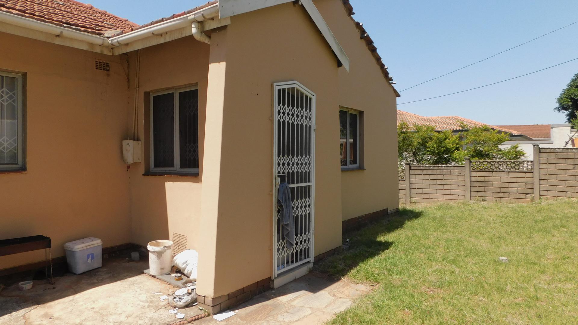 Front View of property in Montclair (Dbn)