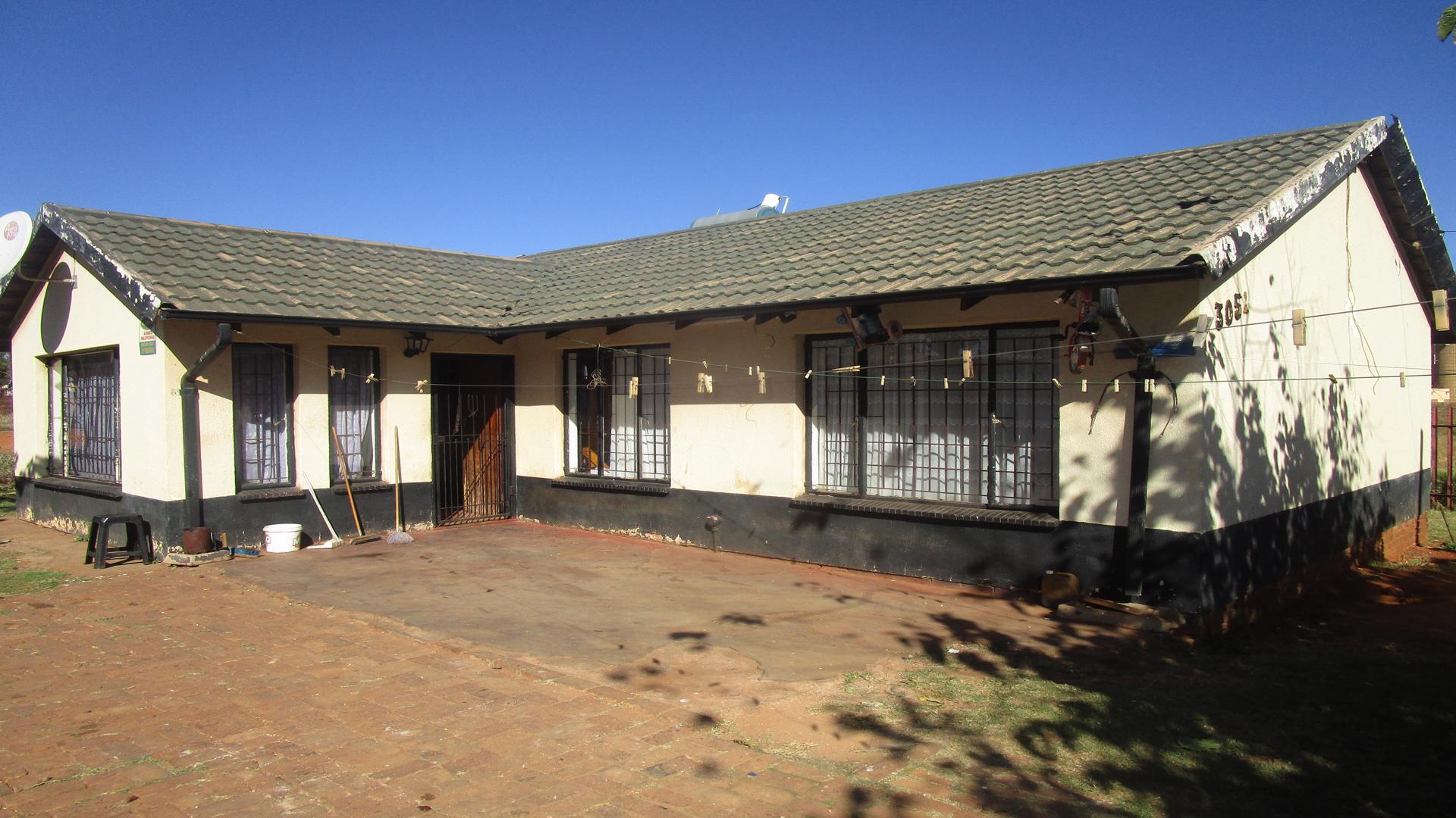 Front View of property in Lenasia South