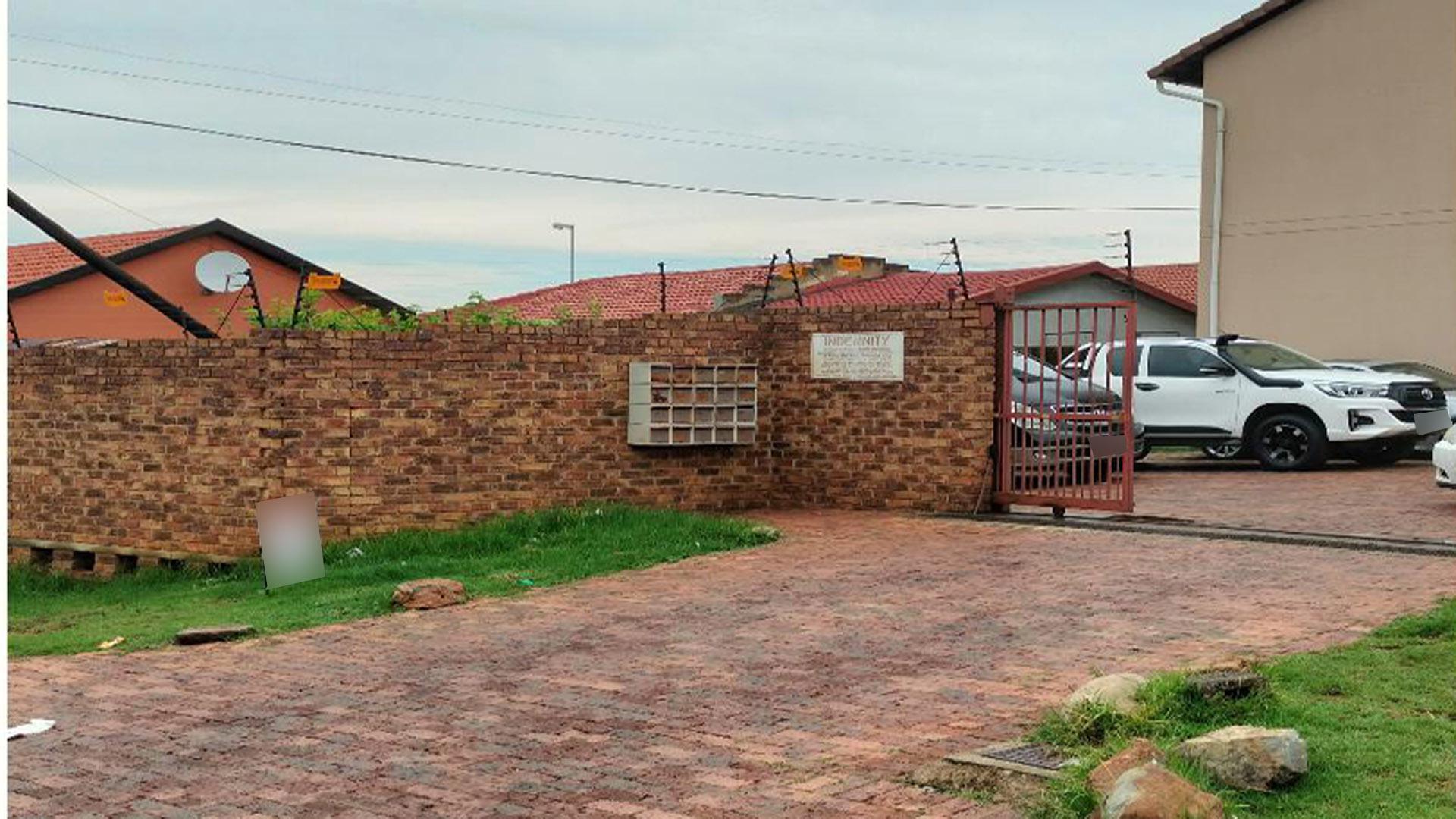 Front View of property in Naturena