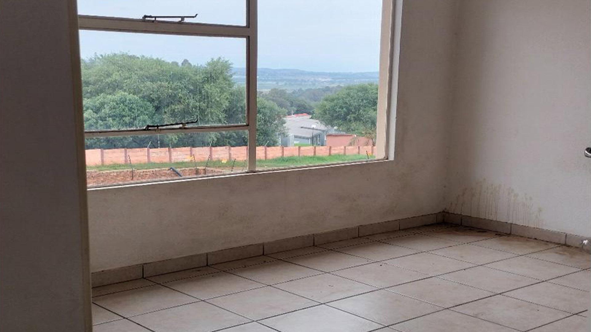 Bed Room 1 of property in Naturena