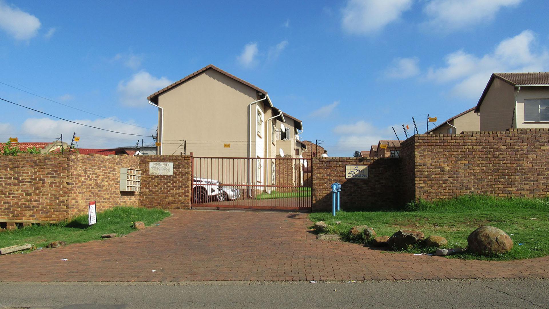 Front View of property in Naturena