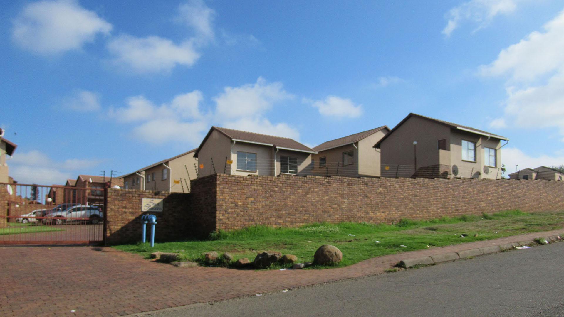 Front View of property in Naturena