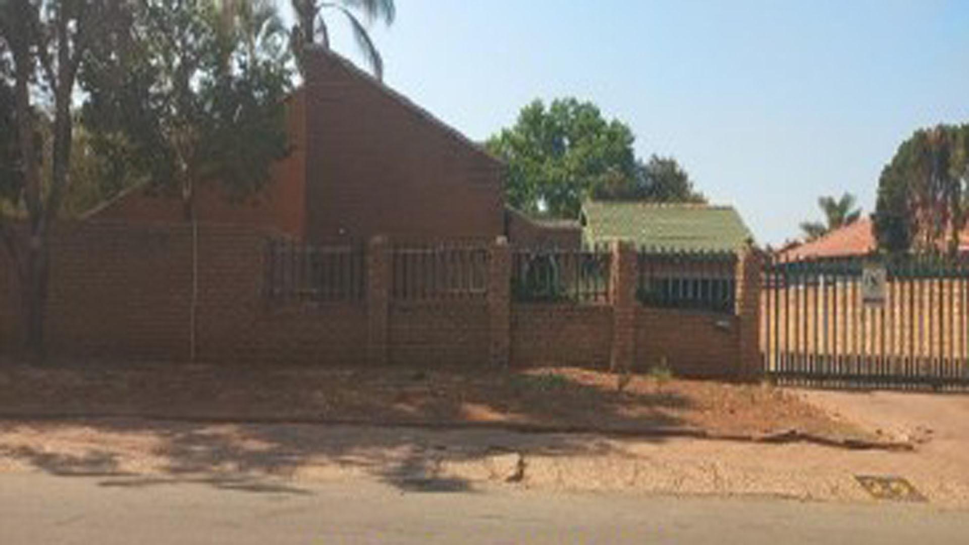 Front View of property in Fauna Park
