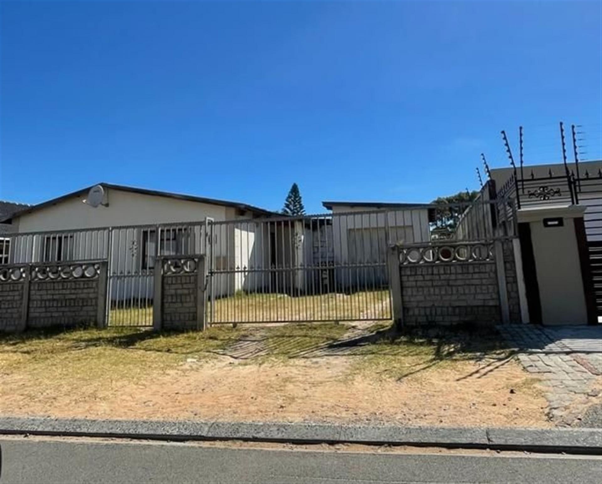 Front View of property in Rusthof