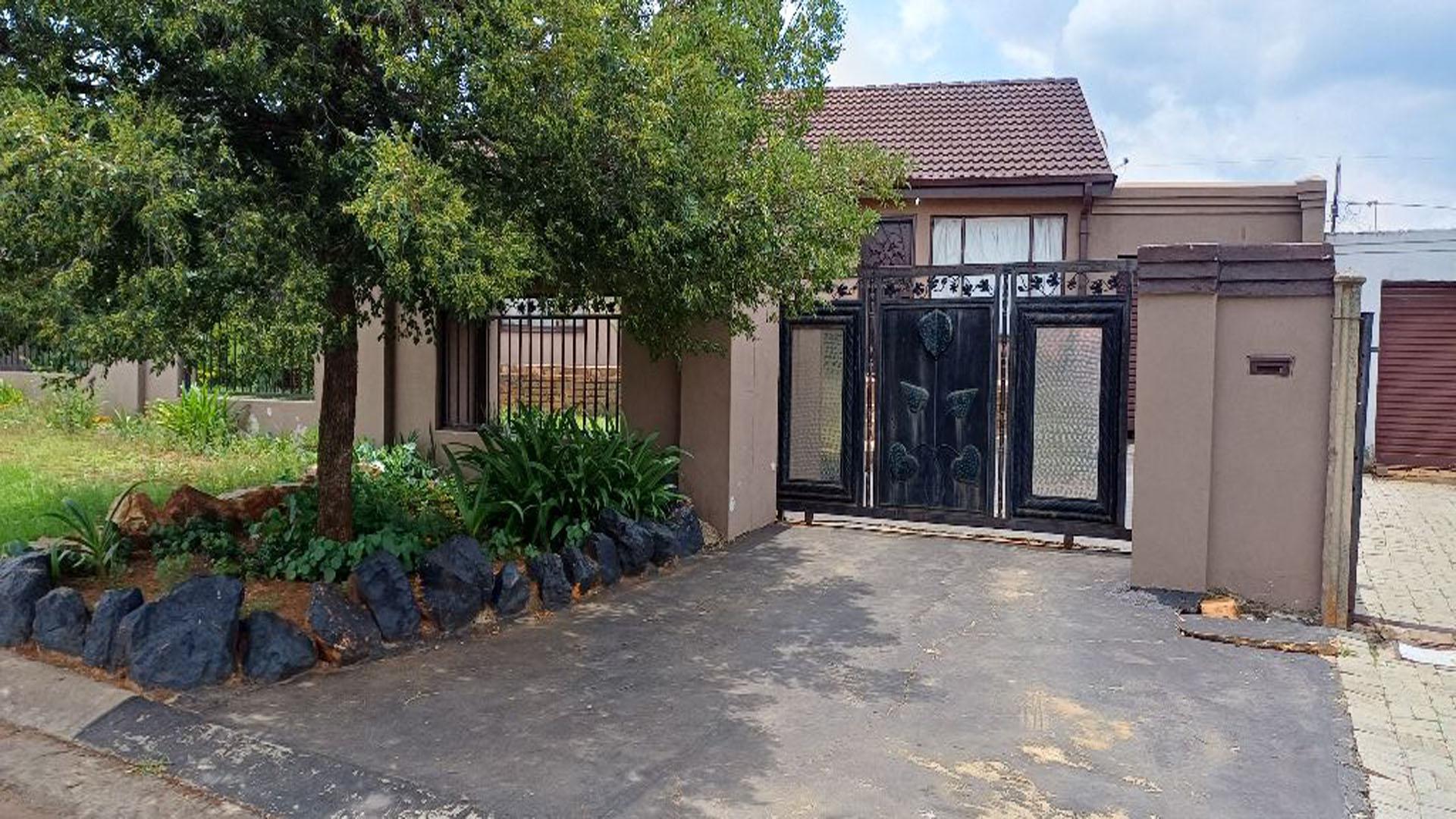 Front View of property in Vereeniging