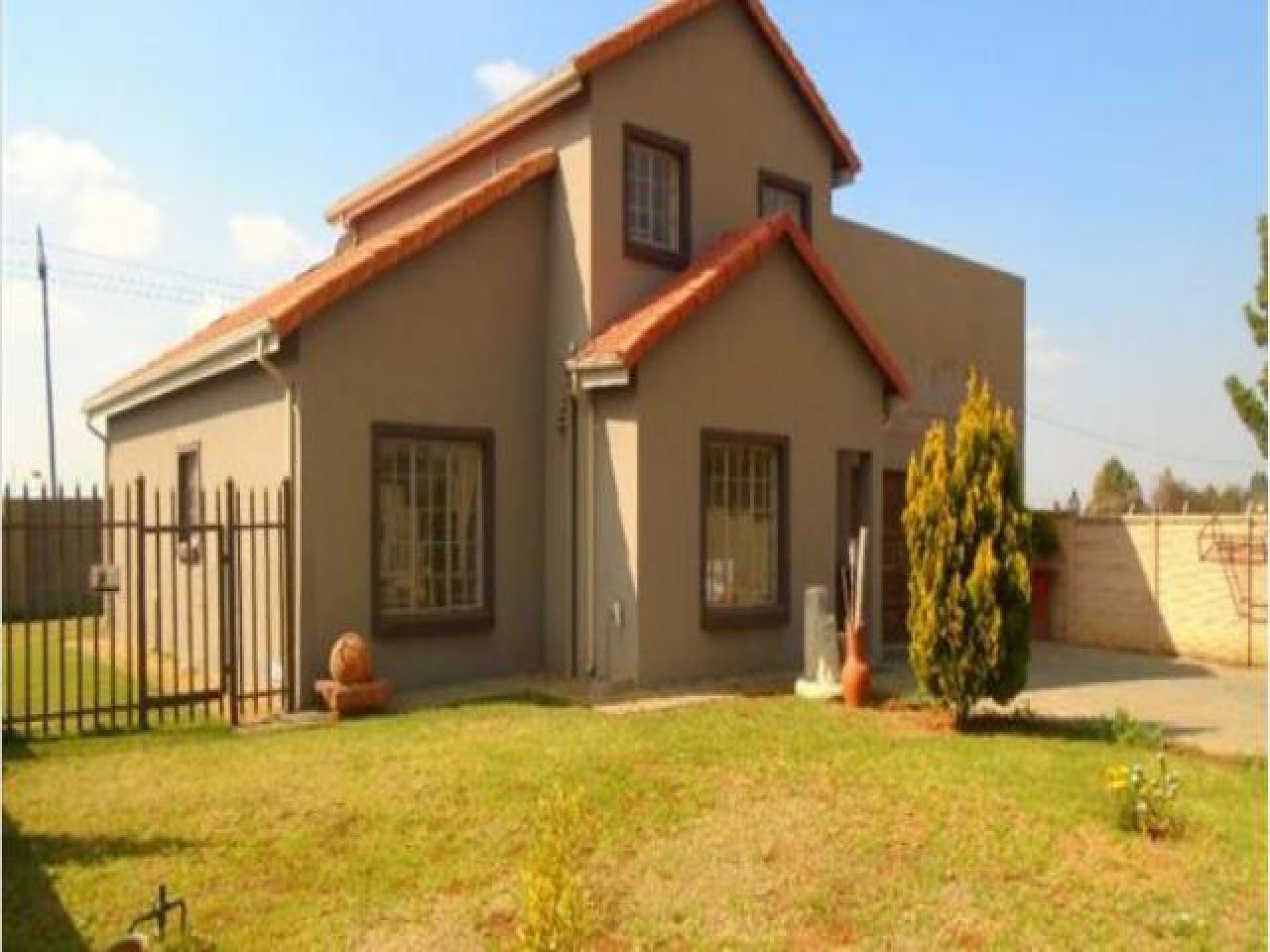 Front View of property in Rustenburg