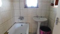 Bathroom 1 - 5 square meters of property in Newlands East