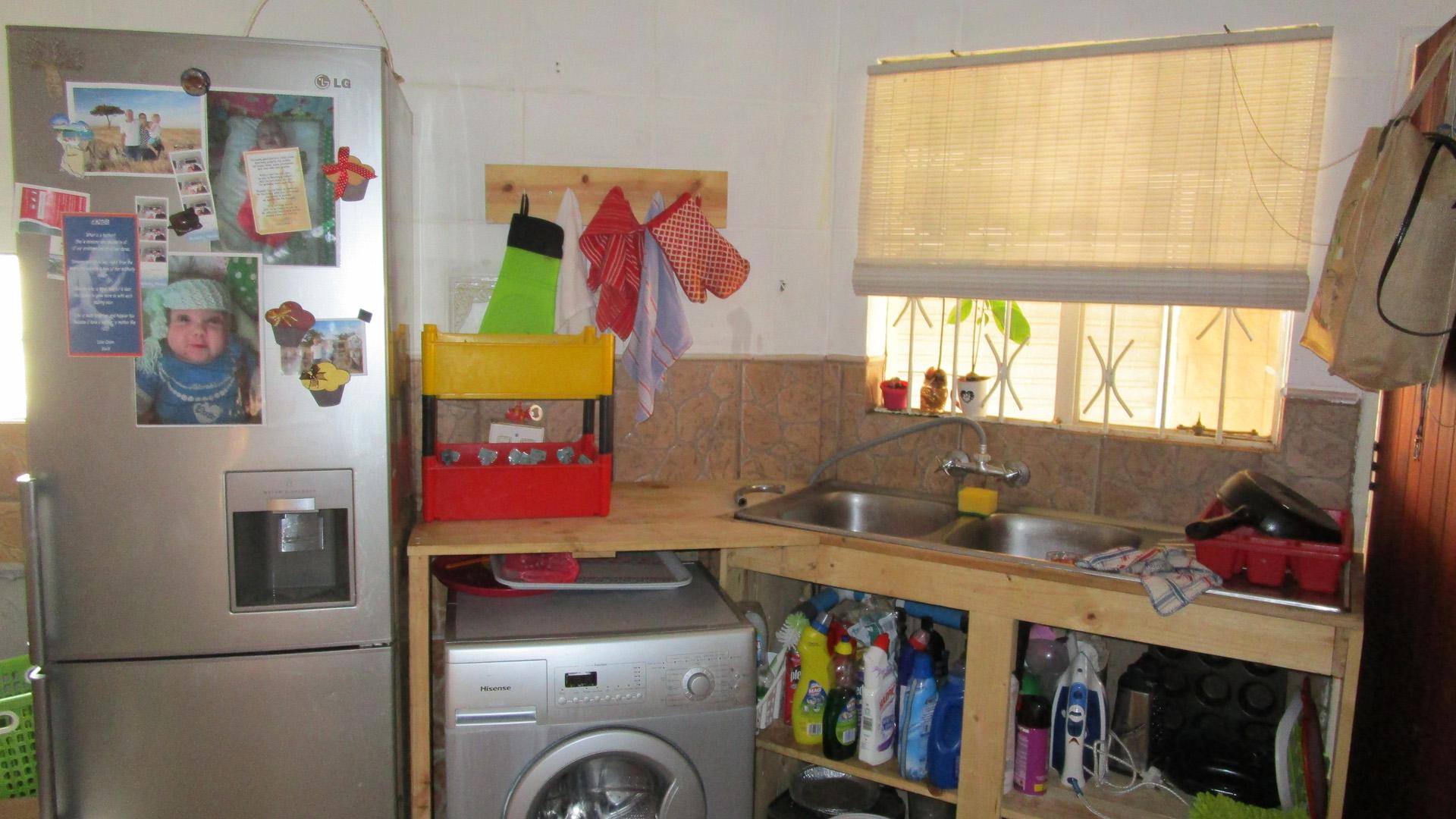 Kitchen - 7 square meters of property in Greenhills