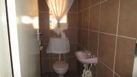 Bathroom 1 - 2 square meters of property in Greenhills