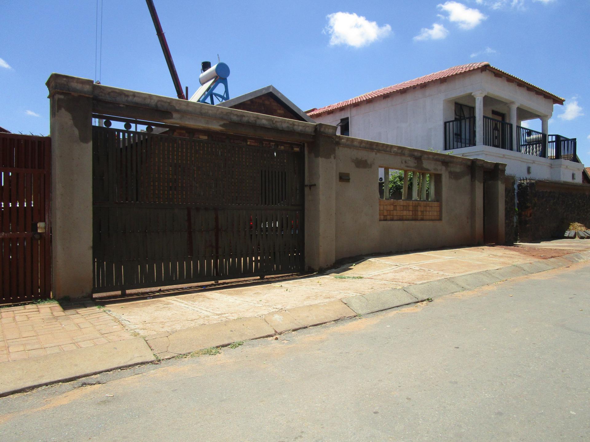 Front View of property in Dobsonville