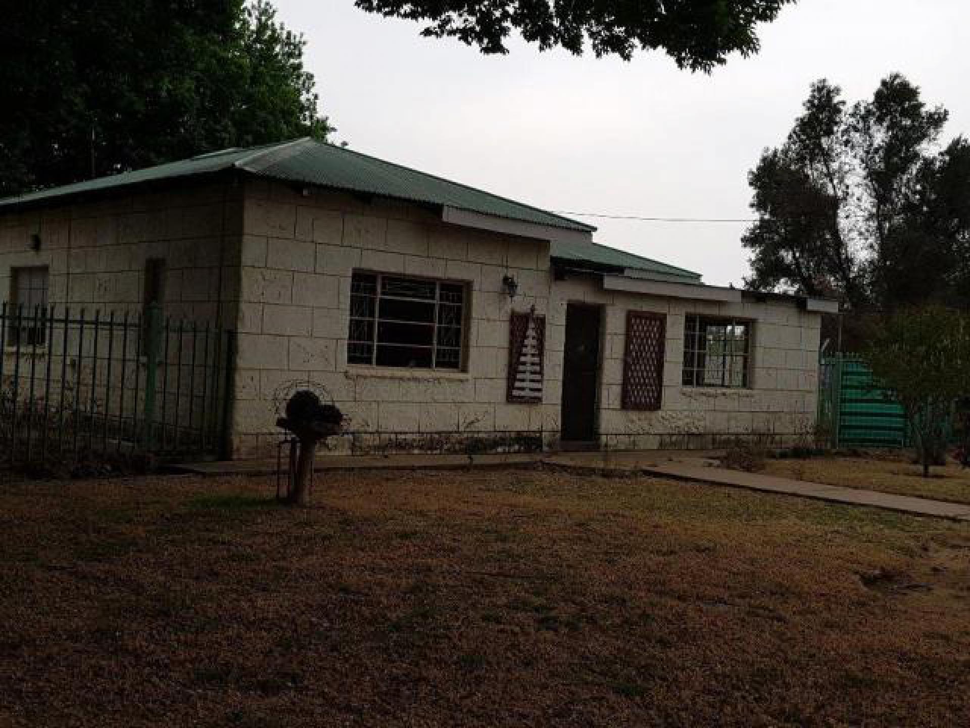 Front View of property in Viljoenskroon