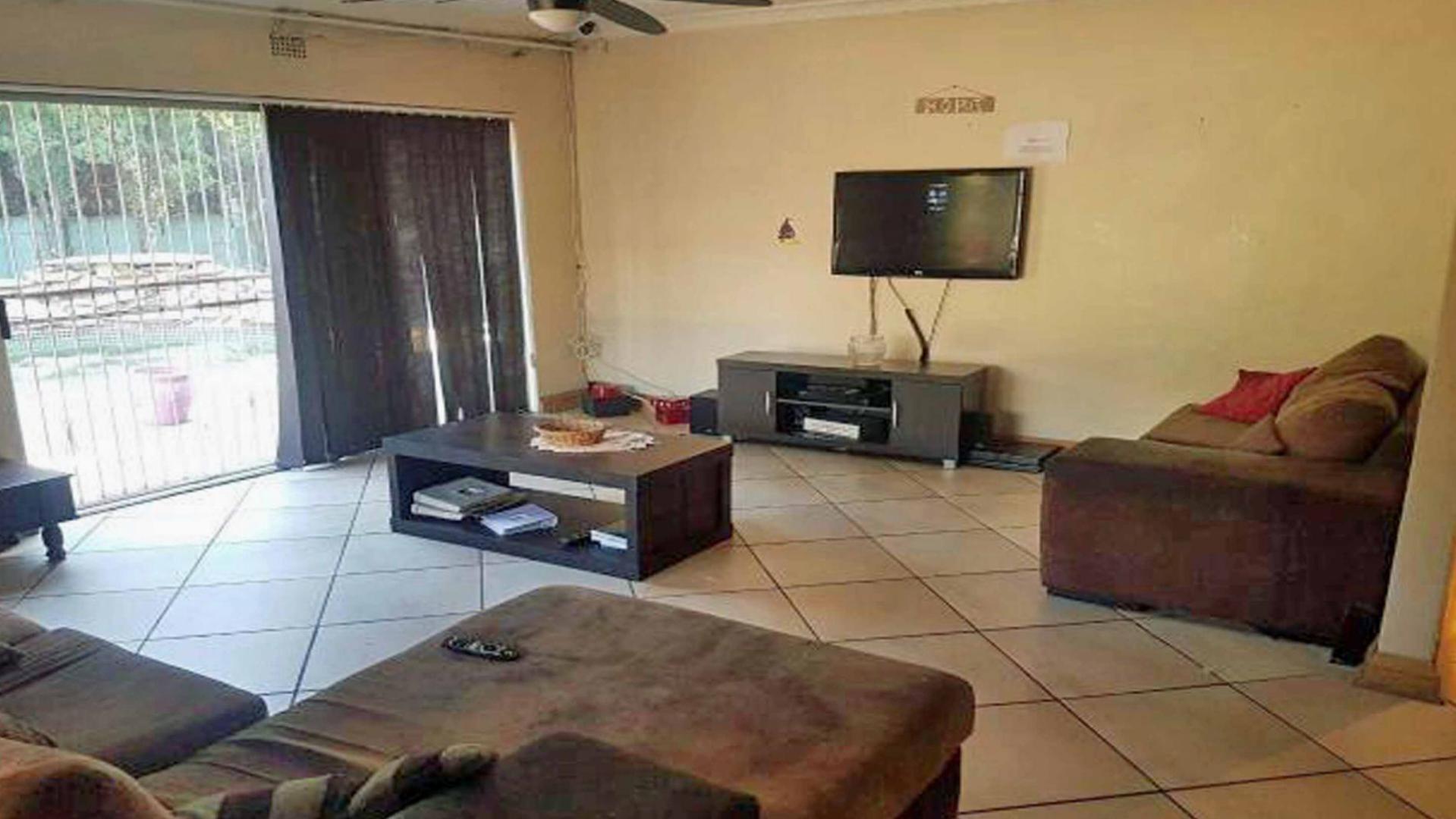 TV Room - 27 square meters of property in Boksburg