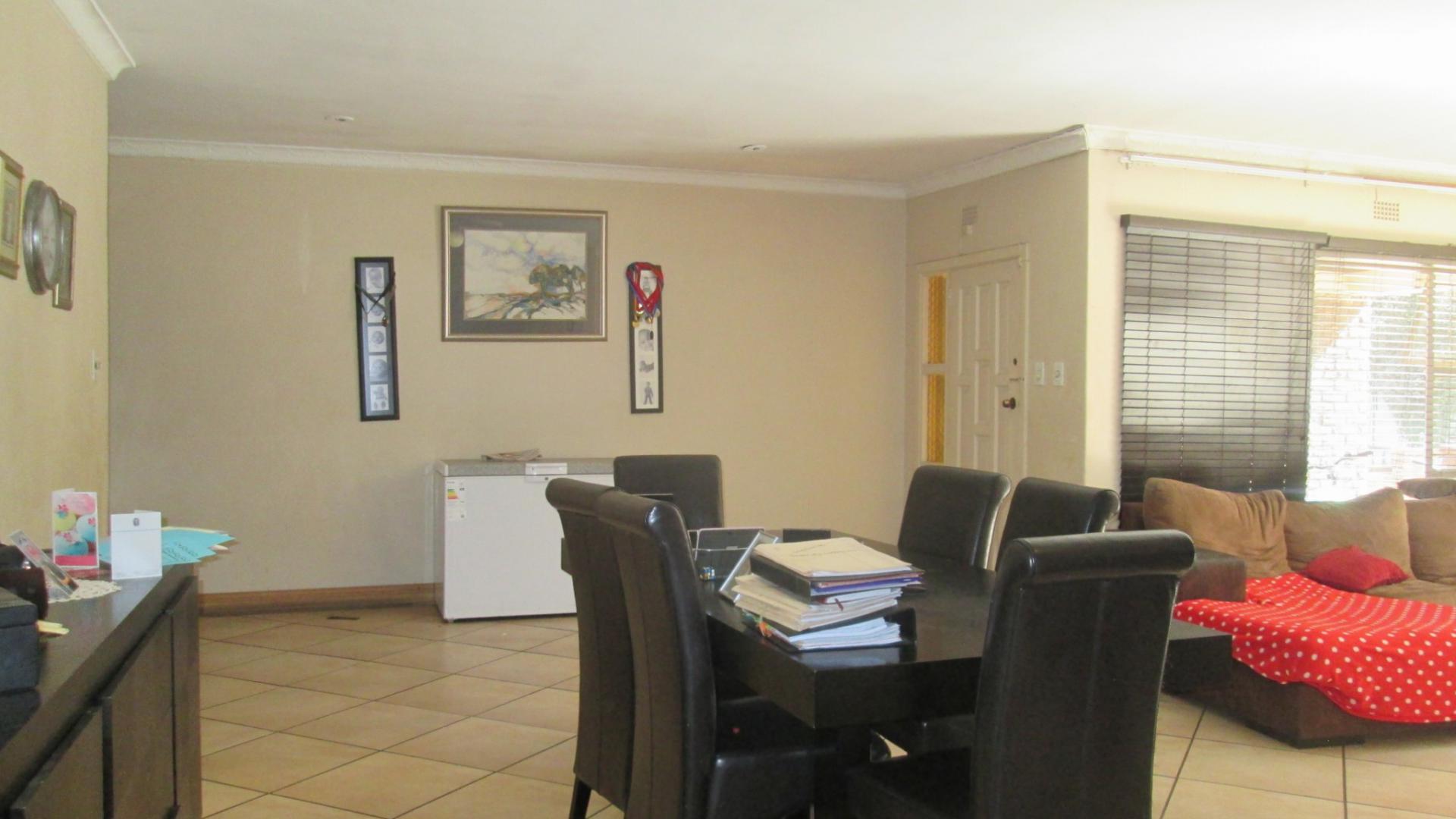 Dining Room - 34 square meters of property in Boksburg