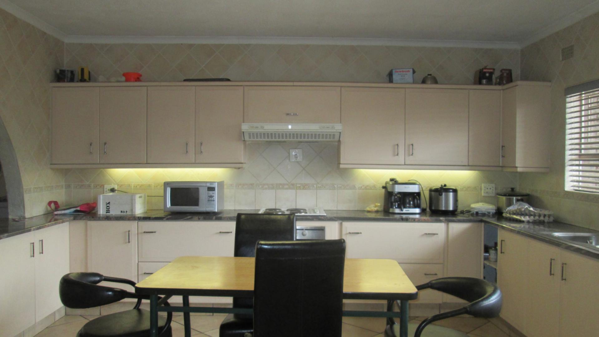 Kitchen - 27 square meters of property in Boksburg