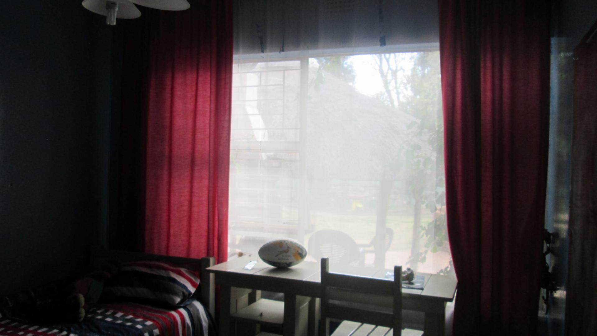 Bed Room 2 - 12 square meters of property in Boksburg