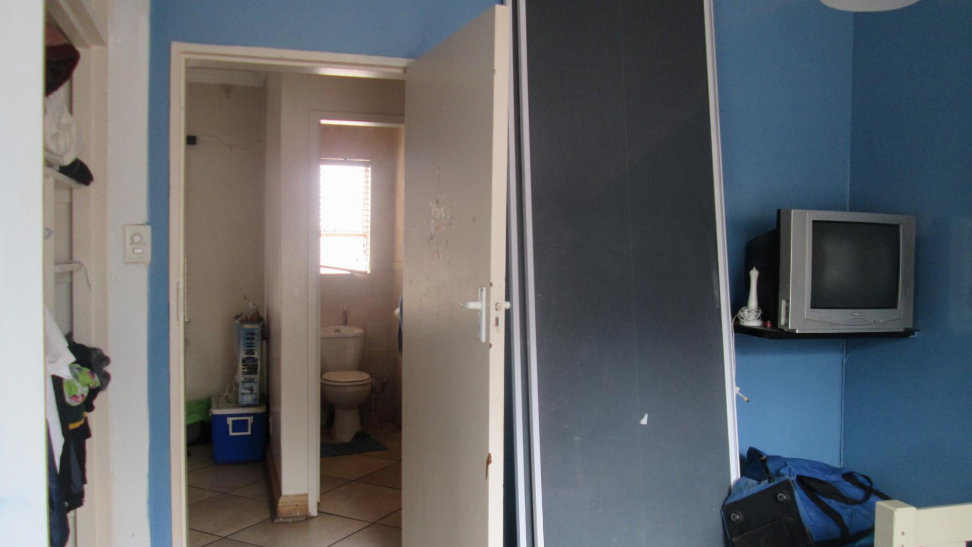 Bed Room 2 - 12 square meters of property in Boksburg