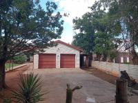 Front View of property in Barkly West