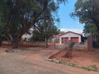 Front View of property in Barkly West