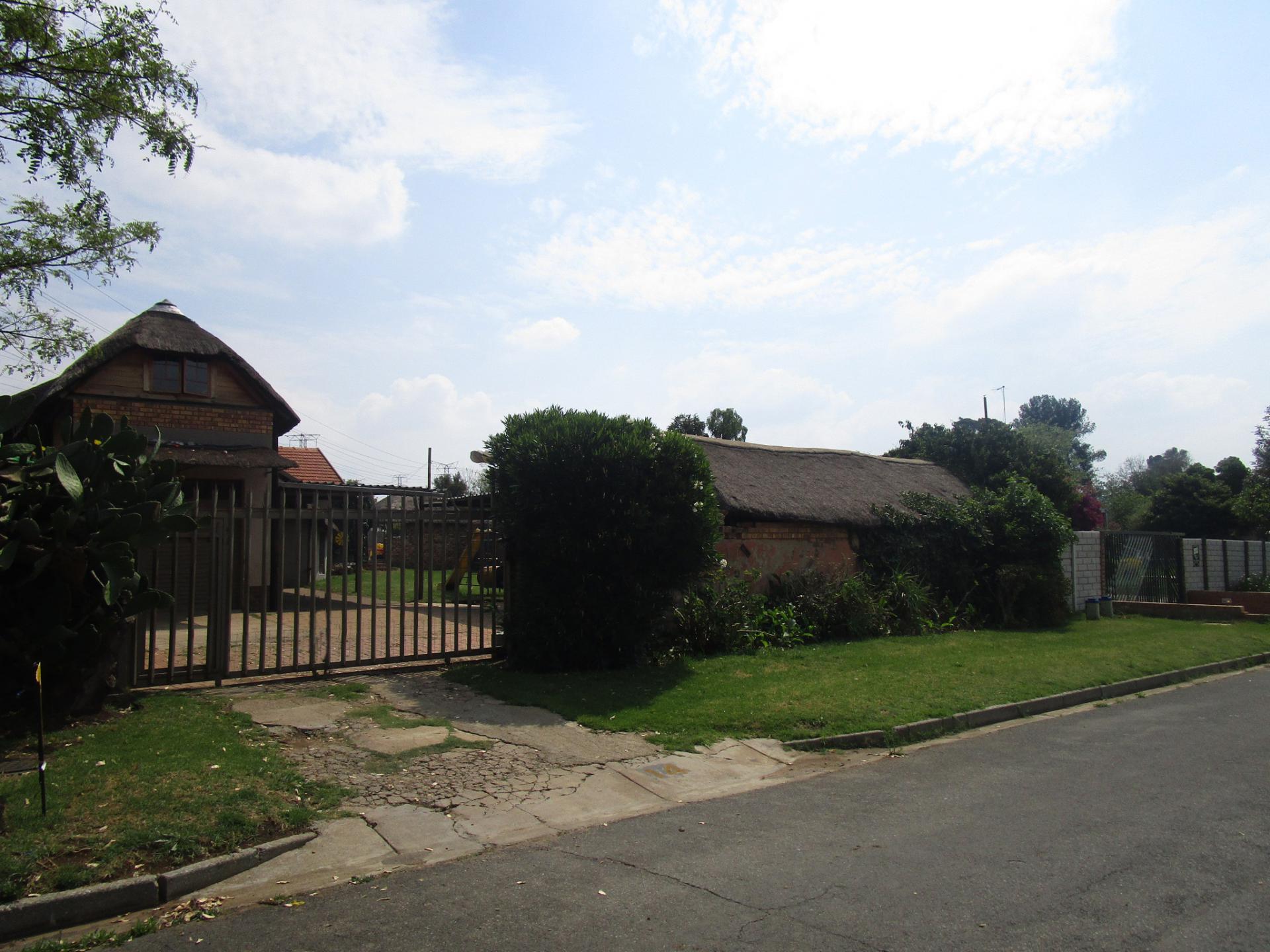 Front View of property in Illiondale