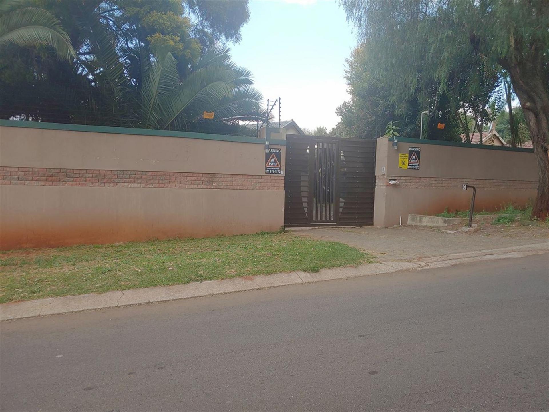 Front View of property in Weltevreden Park