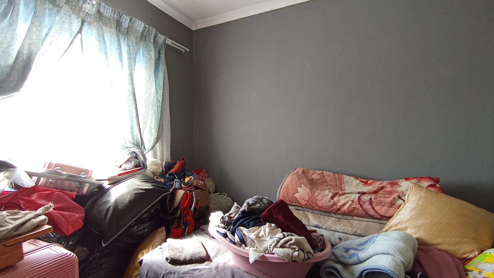 Bed Room 1 - 7 square meters of property in Fleurhof