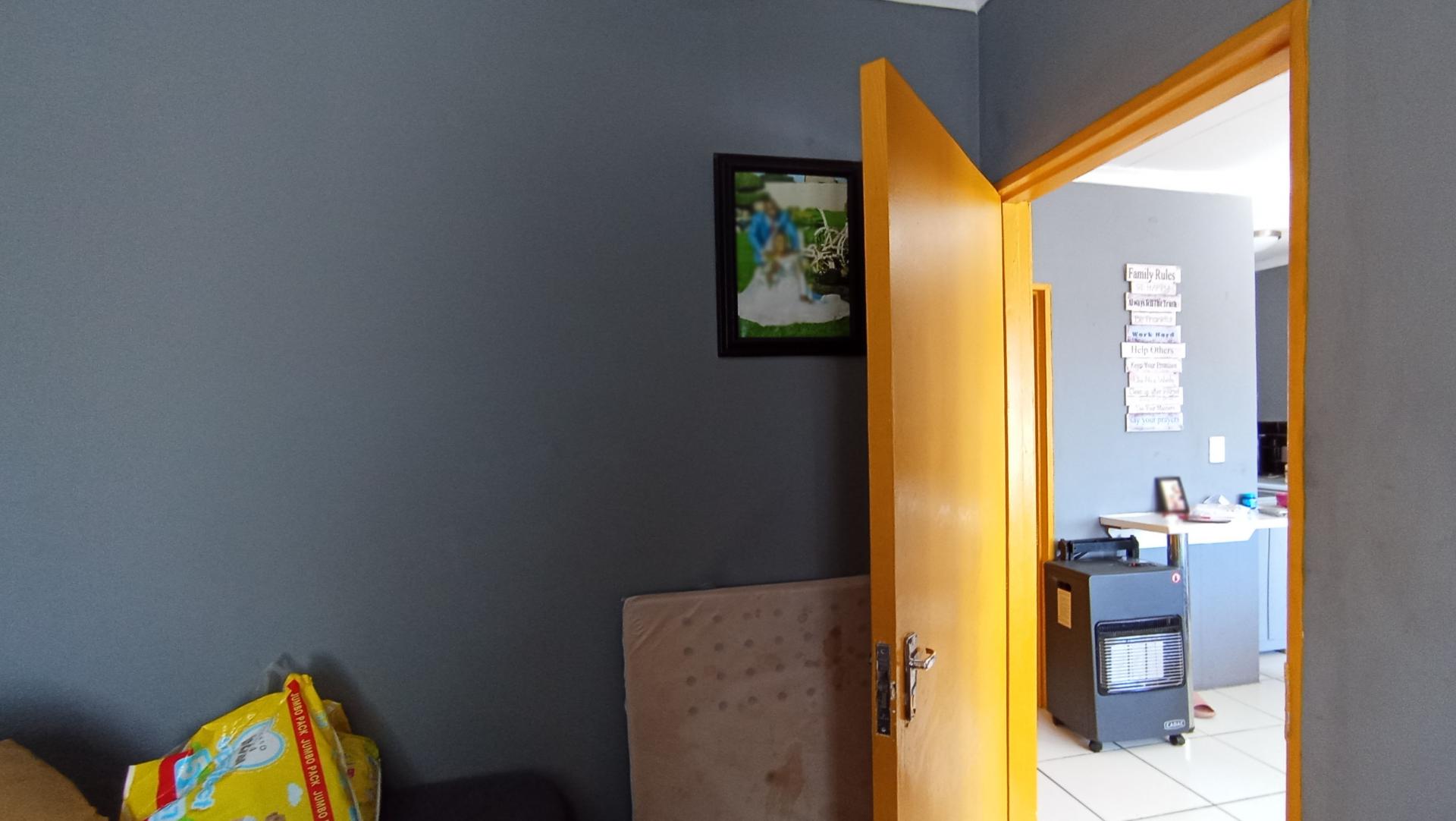 Bed Room 1 - 7 square meters of property in Fleurhof