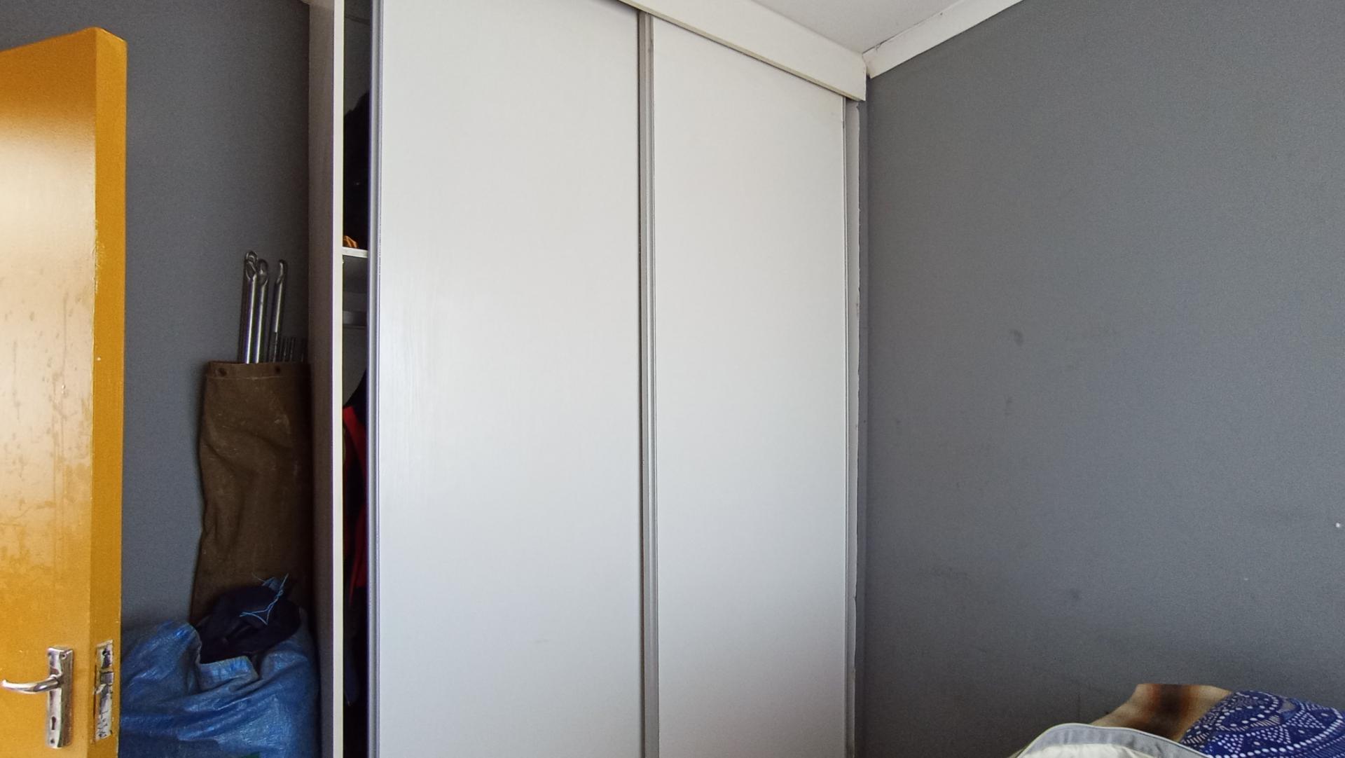 Bed Room 2 - 8 square meters of property in Fleurhof