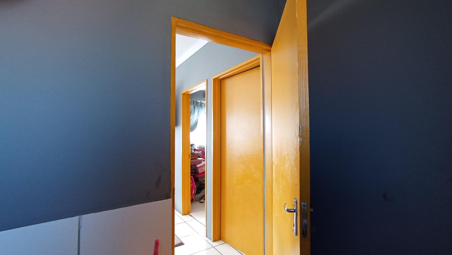 Bathroom 1 - 4 square meters of property in Fleurhof