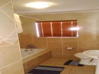 Main Bathroom - 5 square meters of property in Beyers Park